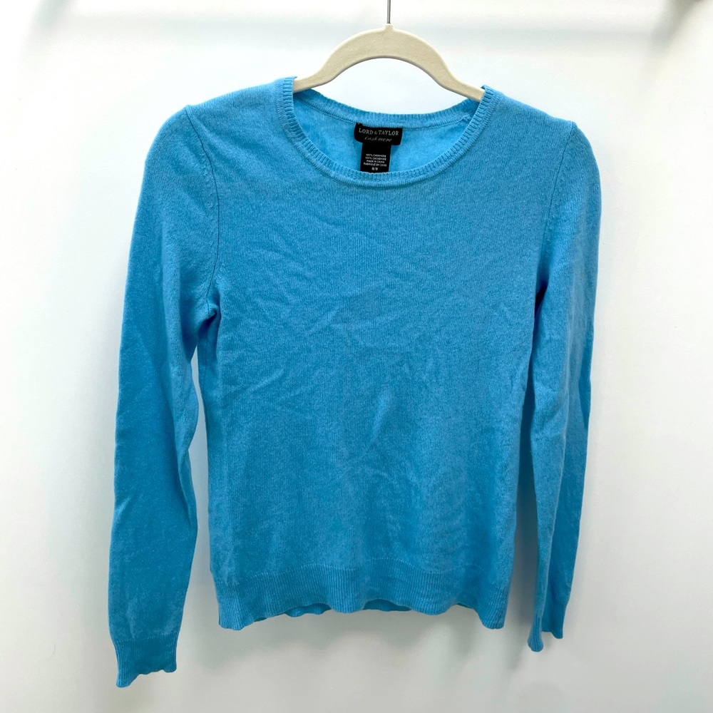 🩵Lord & Taylor Cashmere sweater 💗